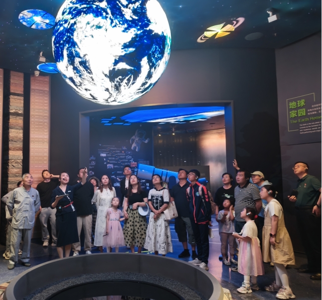 8月16日，機關(guān)黨支部組織黨員、青年員工及少年兒童赴青海省自然博物館開展“貫徹新發(fā)展理念 守護美麗青海”主題黨日活動。.png